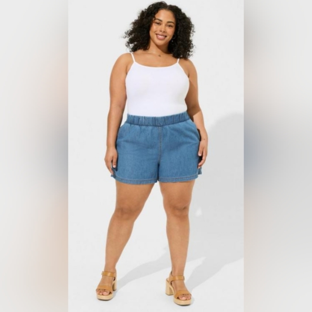 TORRID.  High-Waist Shorts. Size: 00 (M)